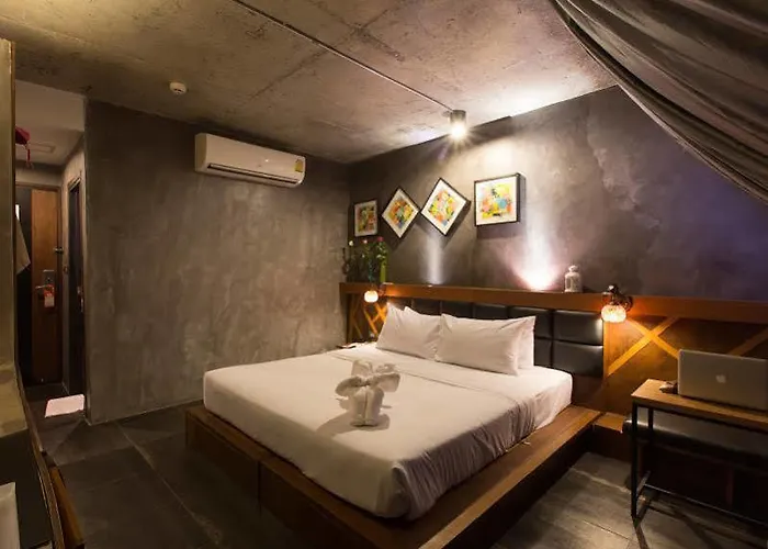 B2 - Srinakarin Hotel