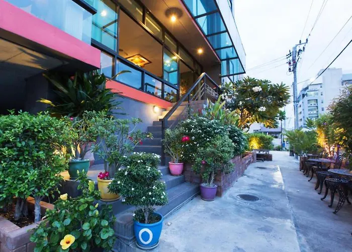 B2 - Srinakarin 3*